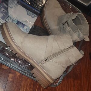 Kensie Beige Ankle Boots